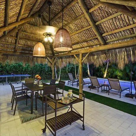 Hideaway Palms Vila